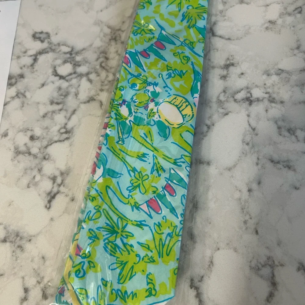 Lilly Pulitzer Blue and Green Floral Men’s Tie - Picture 2 of 7